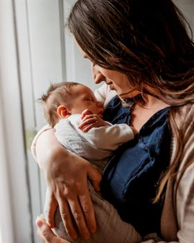 Des Moines, Iowa Maternity-Newborn Photography